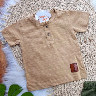 Conj. Camiseta Safari Listrada Pontilhada e Bermuda - Areia e Verde Musgo